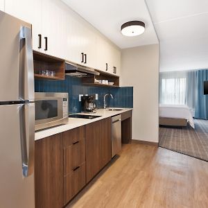 King Studio Suite Bath Tub Mobility Access